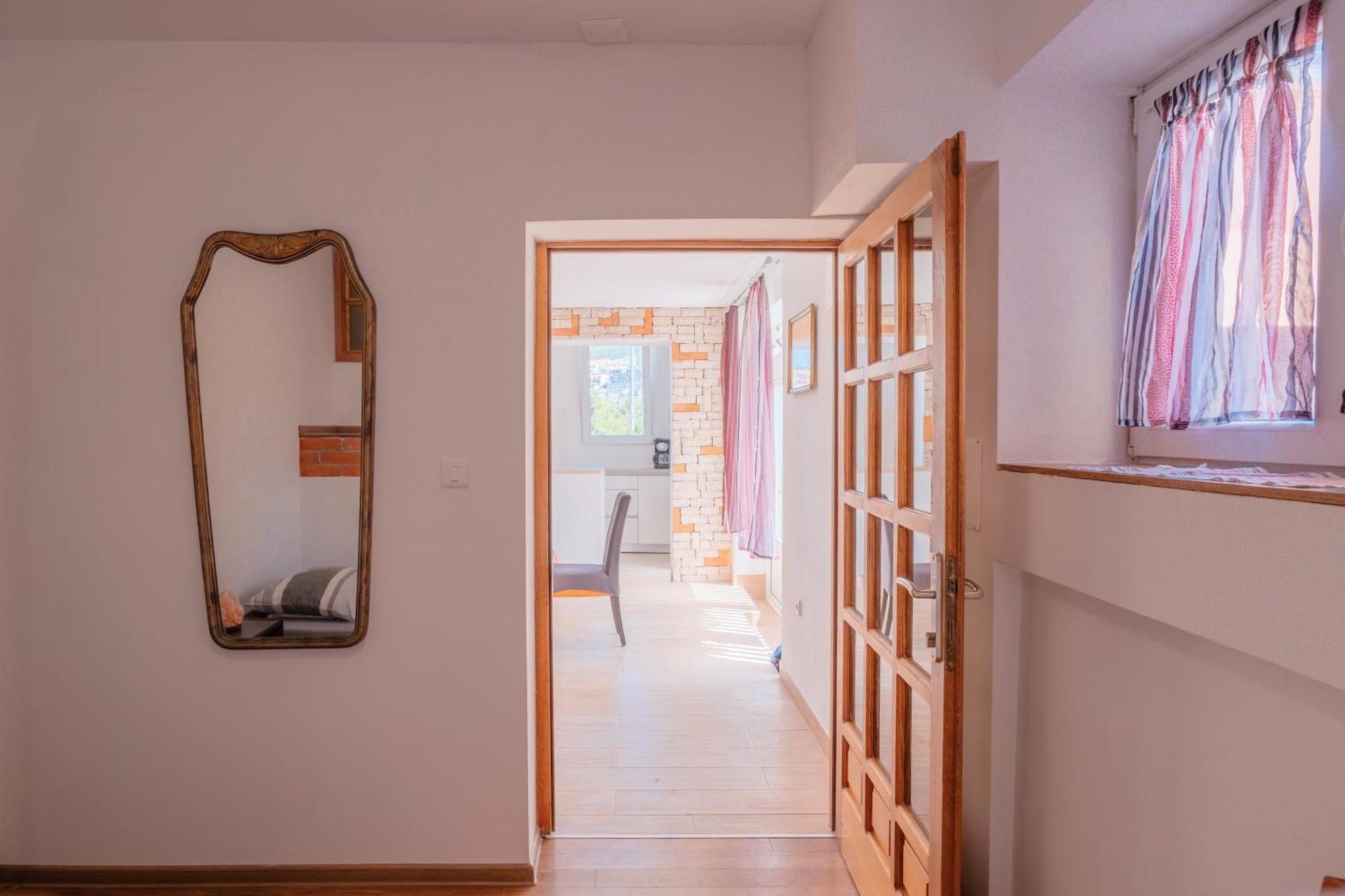 Apartments Ema シベニク エクステリア 写真