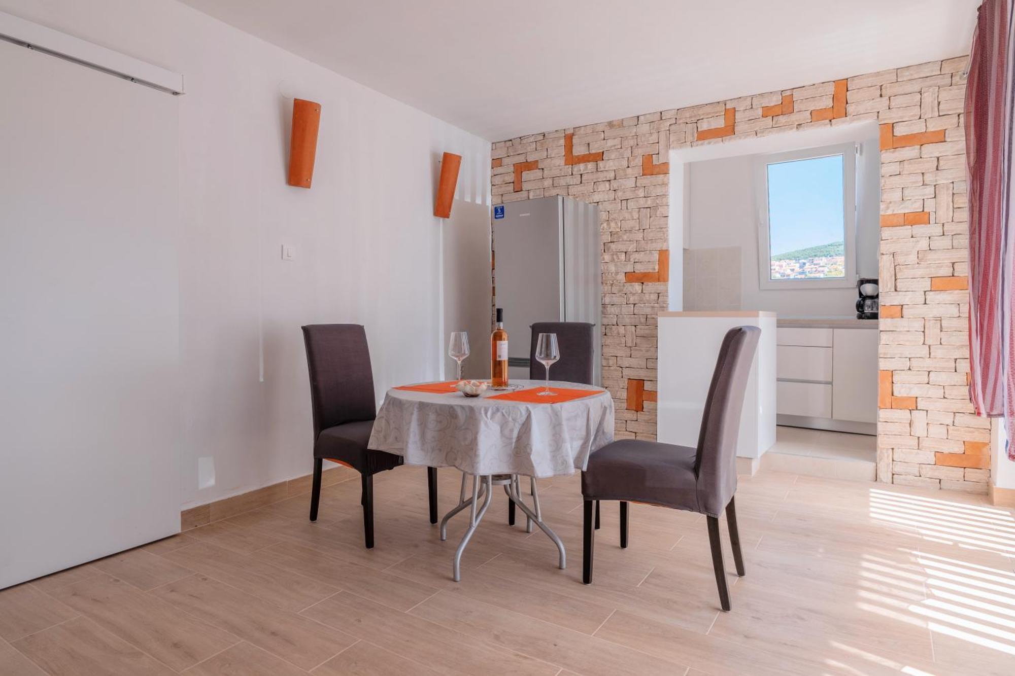 Apartments Ema シベニク エクステリア 写真